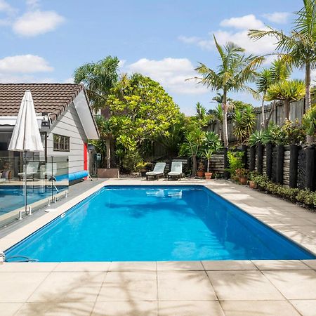 Villa With Pool In Browns Bay オークランド エクステリア 写真
