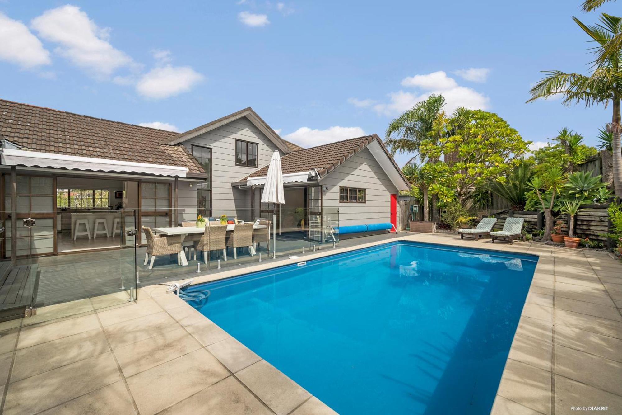 Villa With Pool In Browns Bay オークランド エクステリア 写真