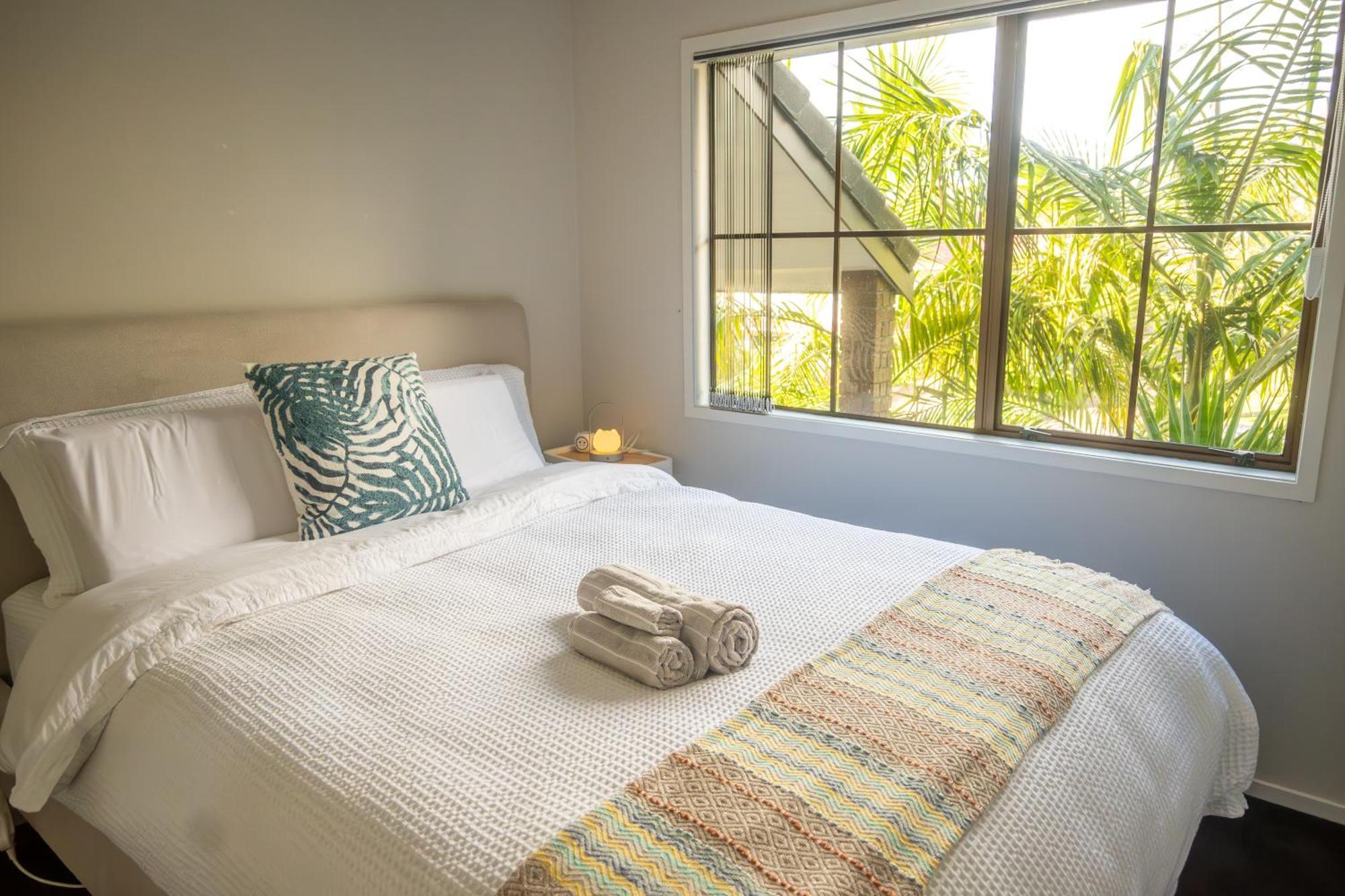 Villa With Pool In Browns Bay オークランド エクステリア 写真