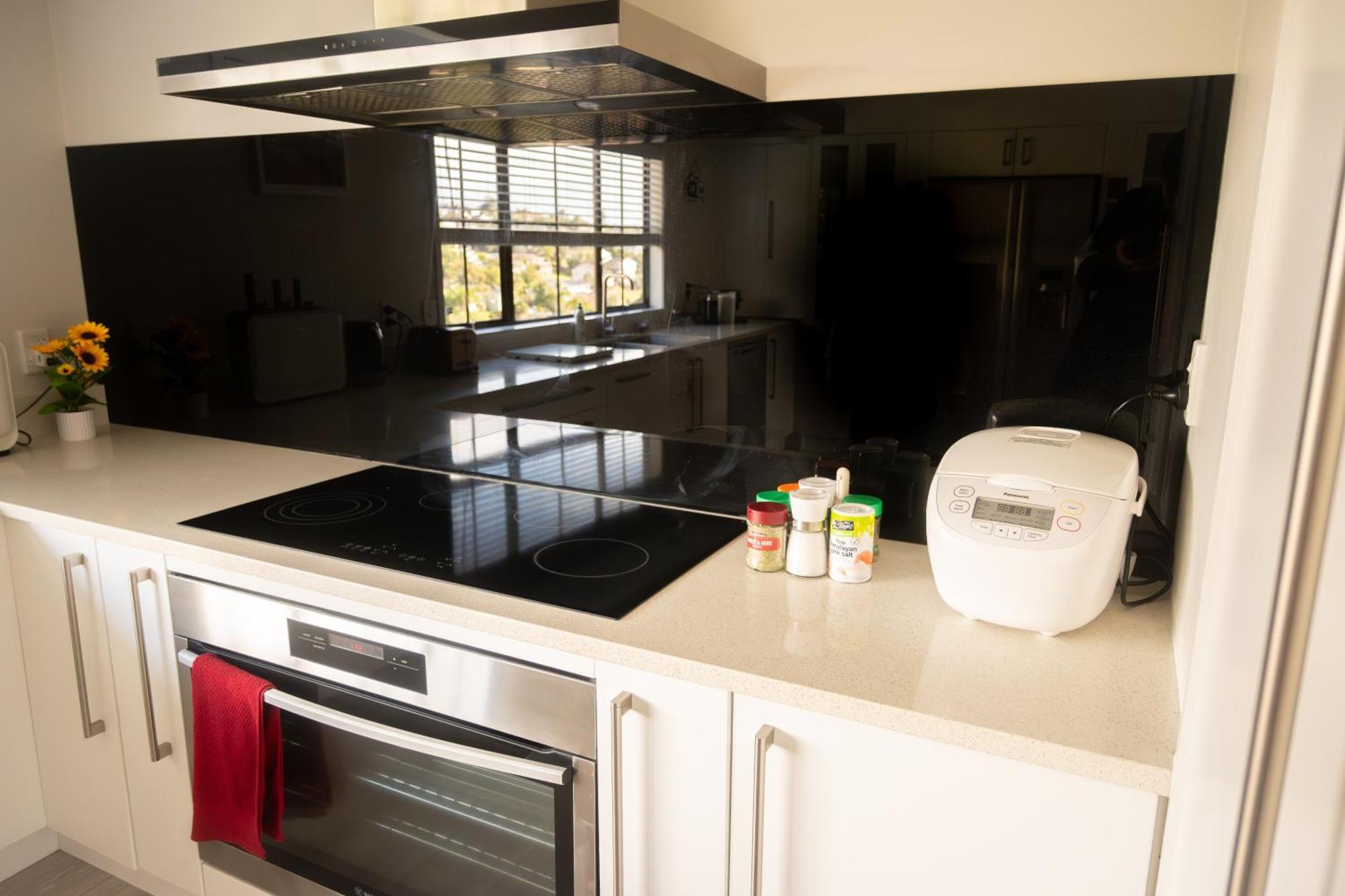 Villa With Pool In Browns Bay オークランド エクステリア 写真