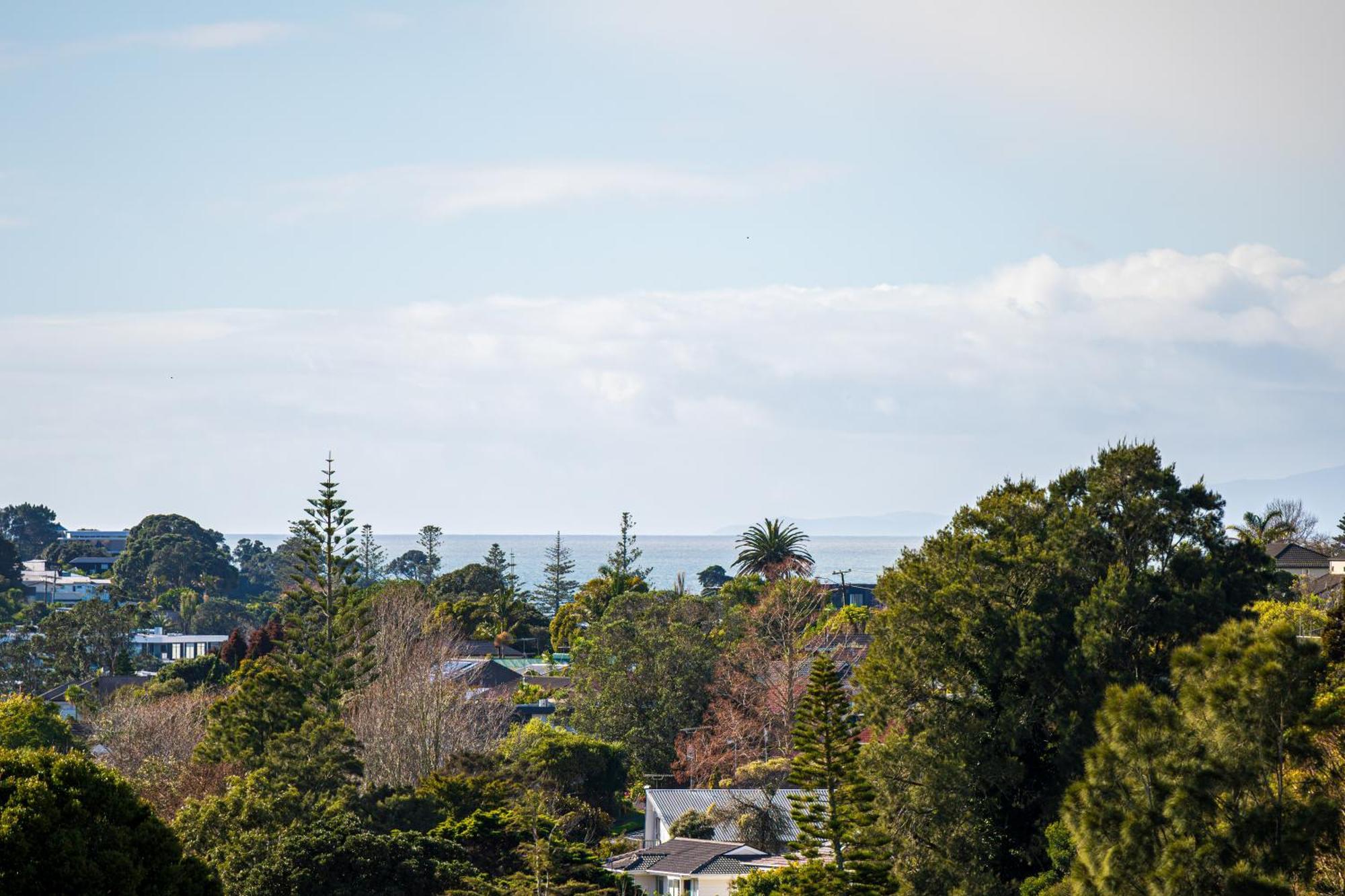 Villa With Pool In Browns Bay オークランド エクステリア 写真