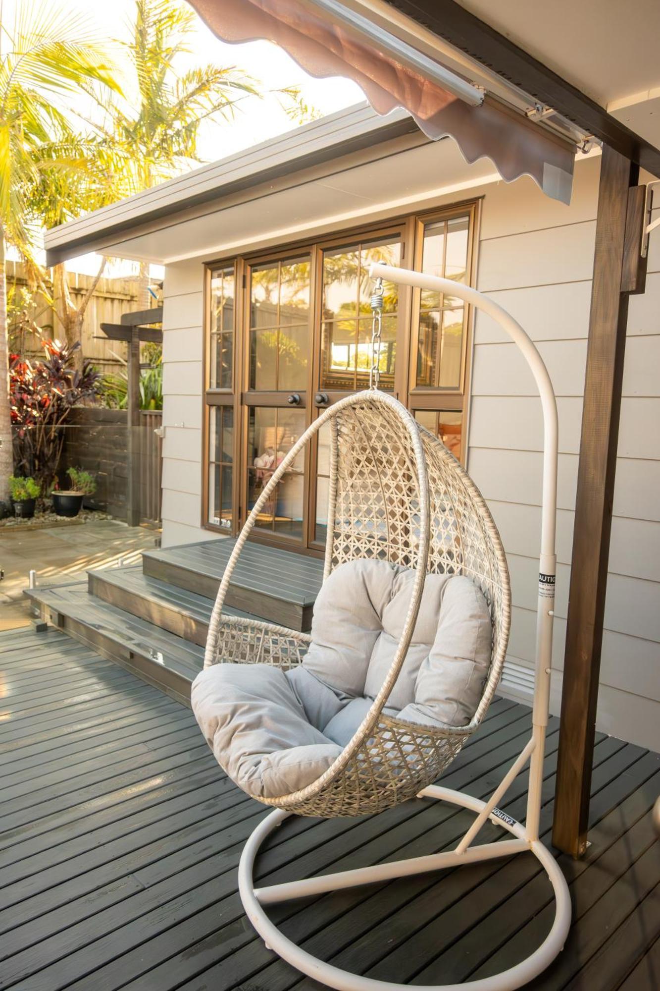 Villa With Pool In Browns Bay オークランド エクステリア 写真